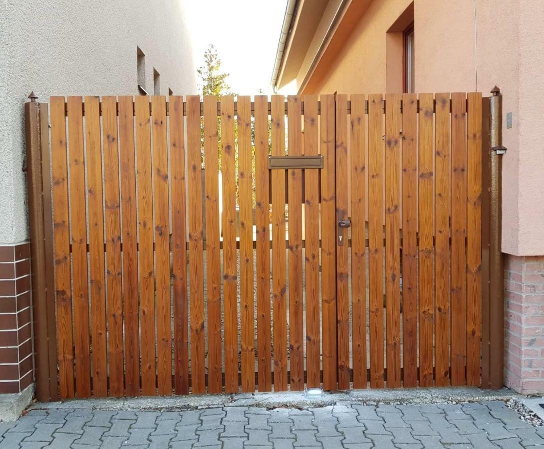 Sauna Dom Пезінок Екстер'єр фото